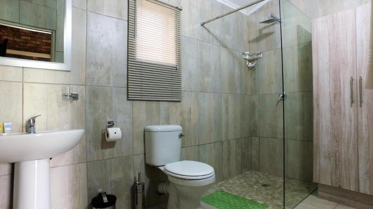 Kruger'S Guest House White River Esterno foto