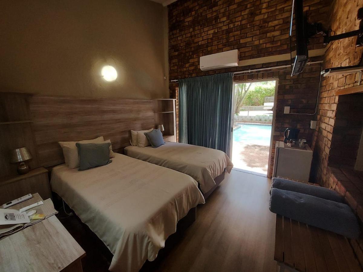 Kruger'S Guest House White River Esterno foto