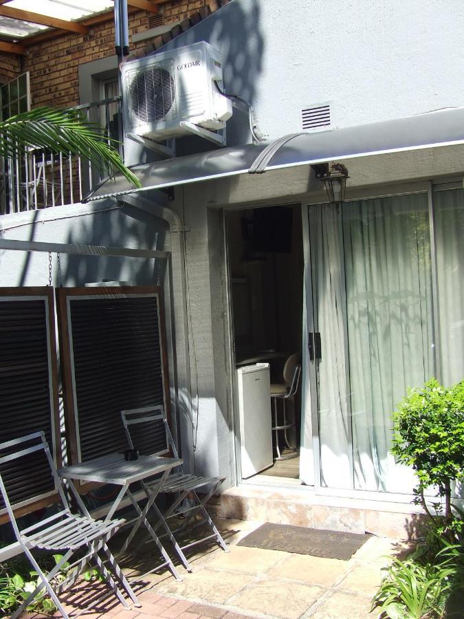 Kruger'S Guest House White River Esterno foto