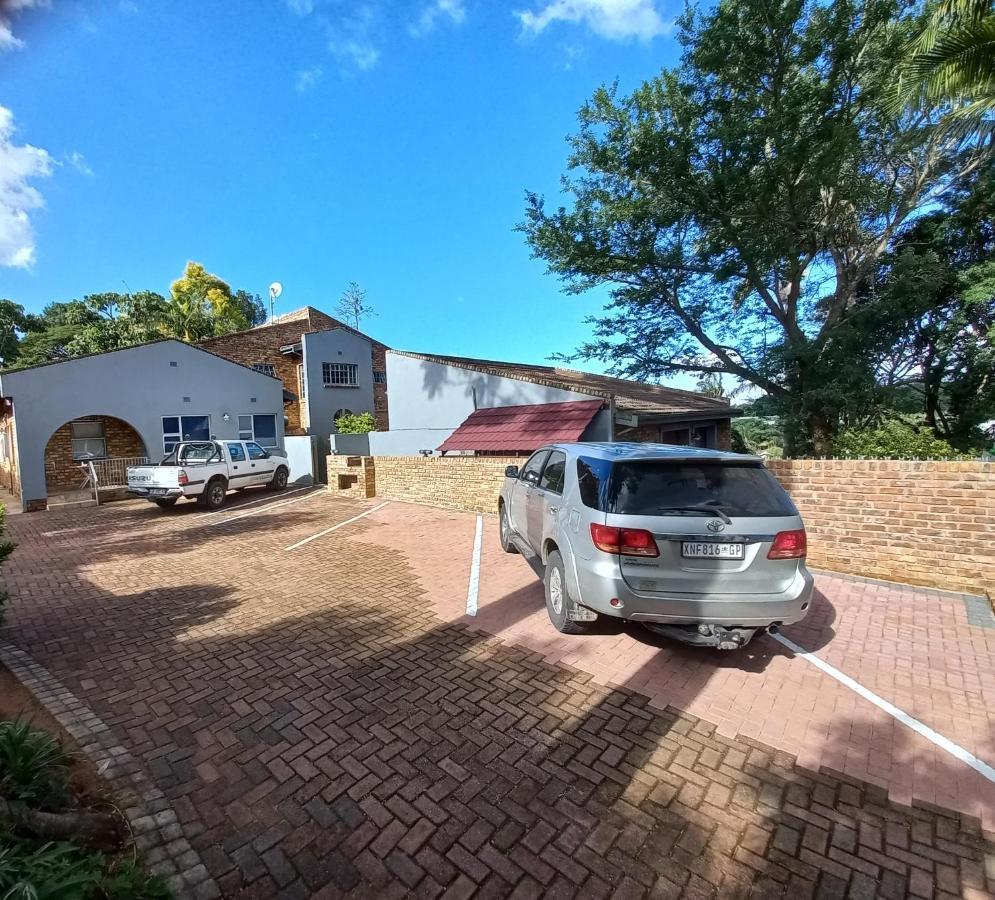 Kruger'S Guest House White River Esterno foto