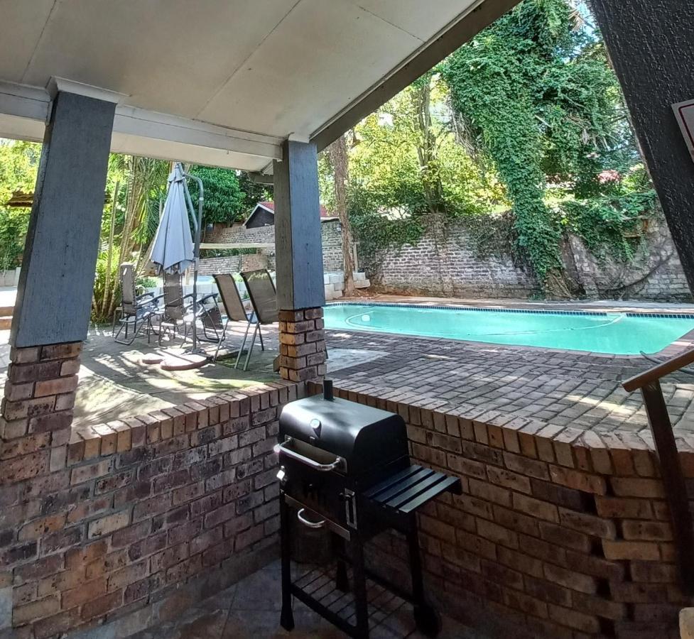 Kruger'S Guest House White River Esterno foto