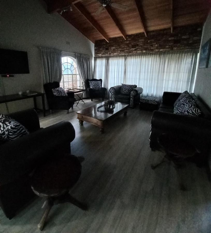 Kruger'S Guest House White River Esterno foto