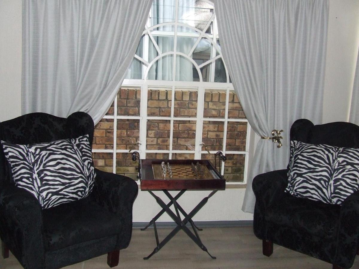 Kruger'S Guest House White River Esterno foto
