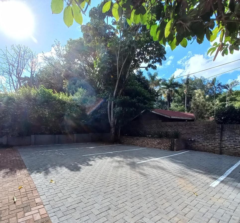 Kruger'S Guest House White River Esterno foto