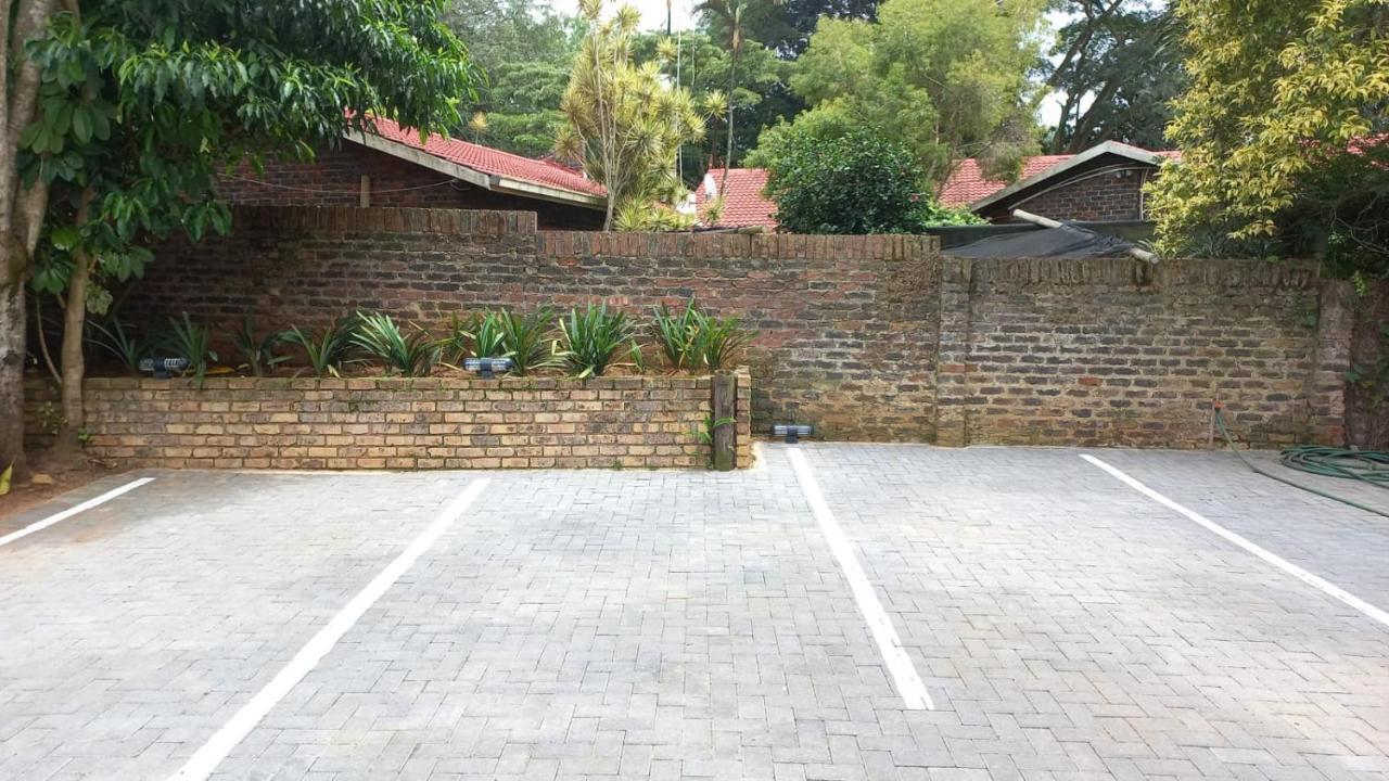 Kruger'S Guest House White River Esterno foto