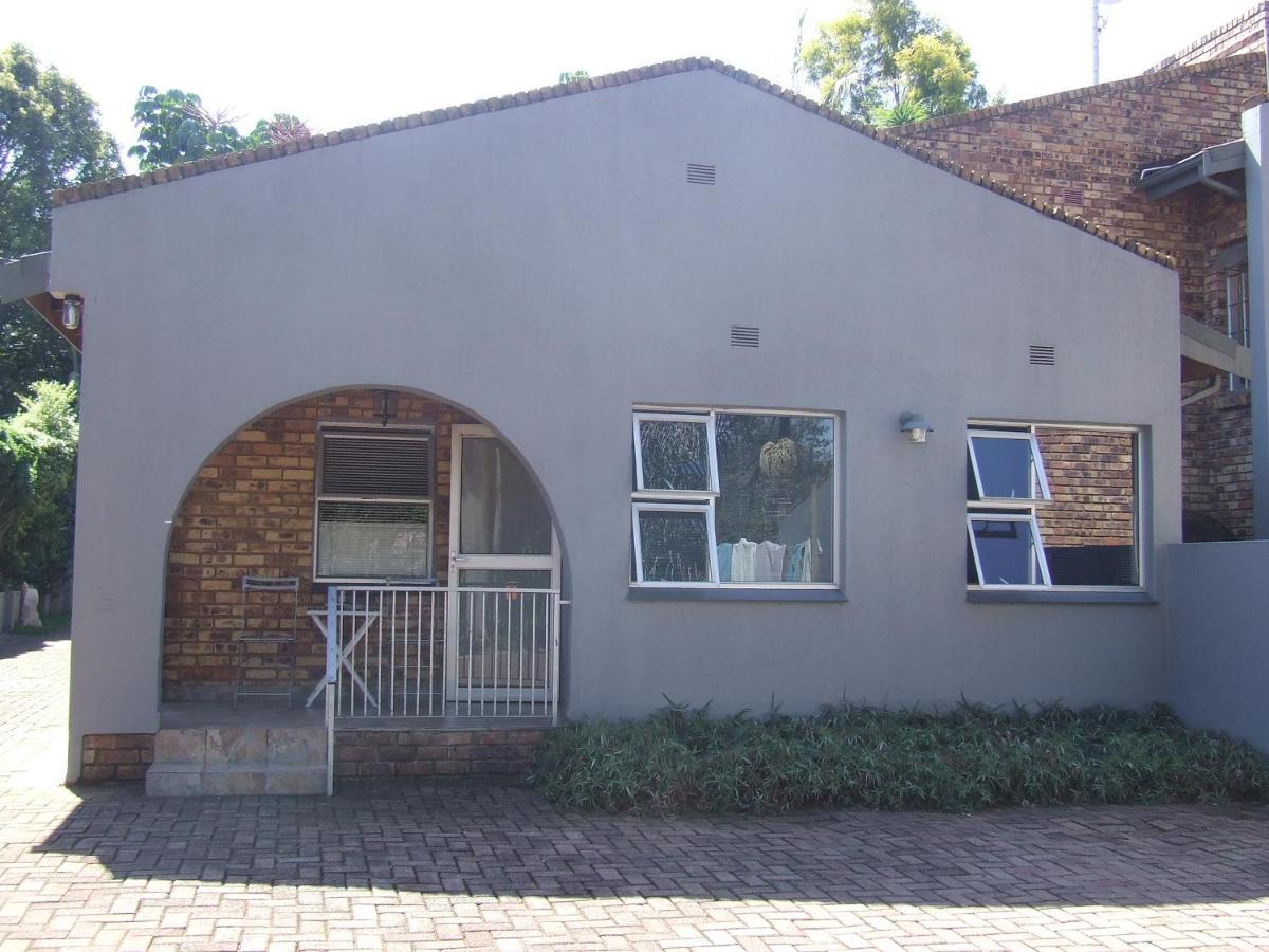 Kruger'S Guest House White River Esterno foto