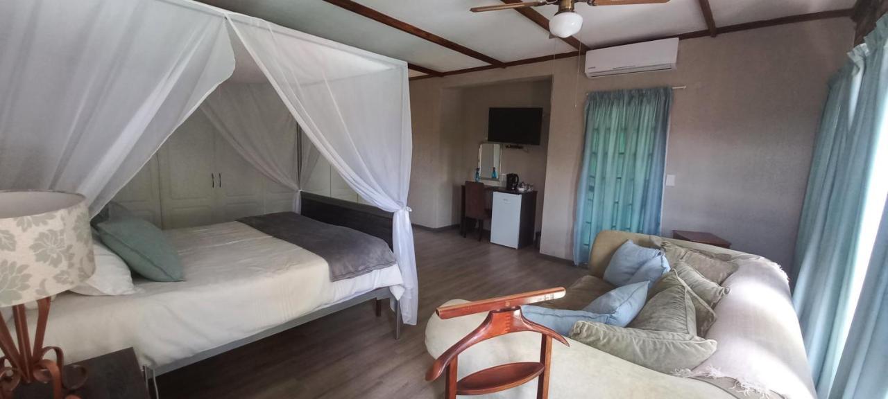 Kruger'S Guest House White River Esterno foto
