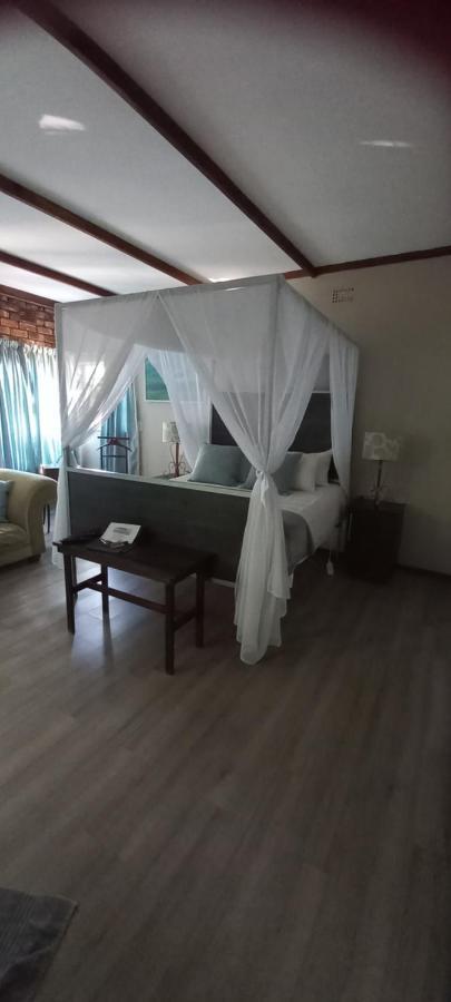 Kruger'S Guest House White River Esterno foto