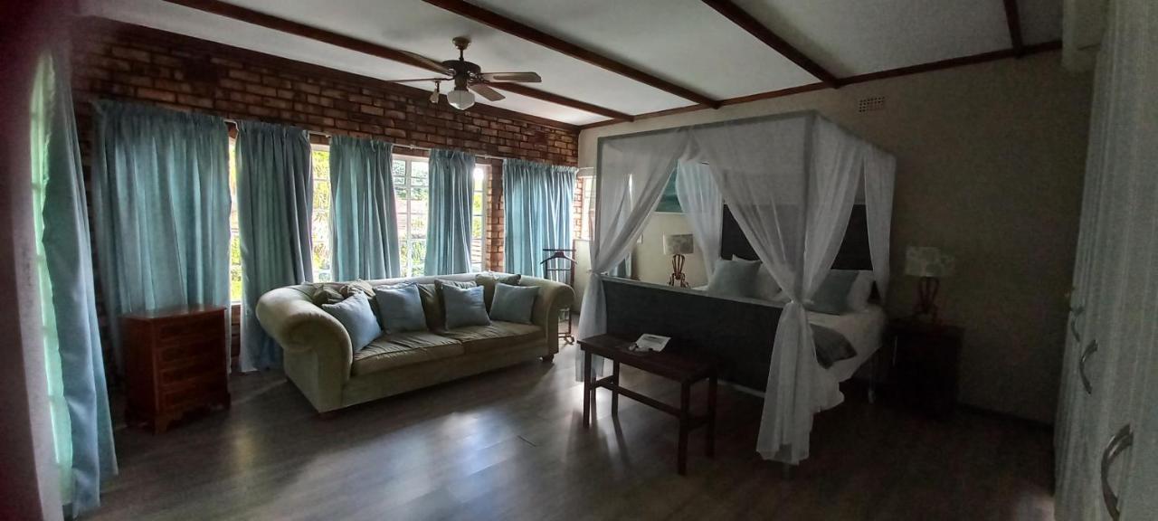 Kruger'S Guest House White River Esterno foto
