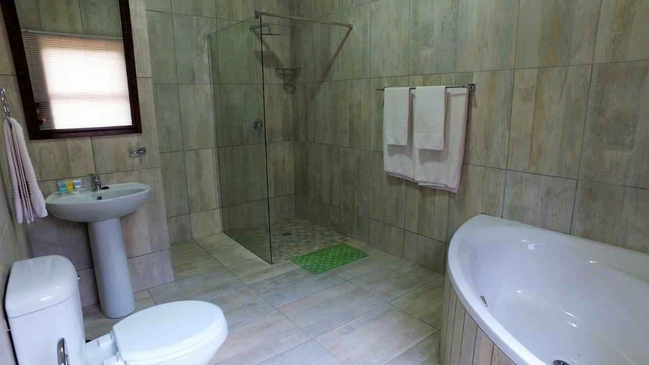 Kruger'S Guest House White River Esterno foto